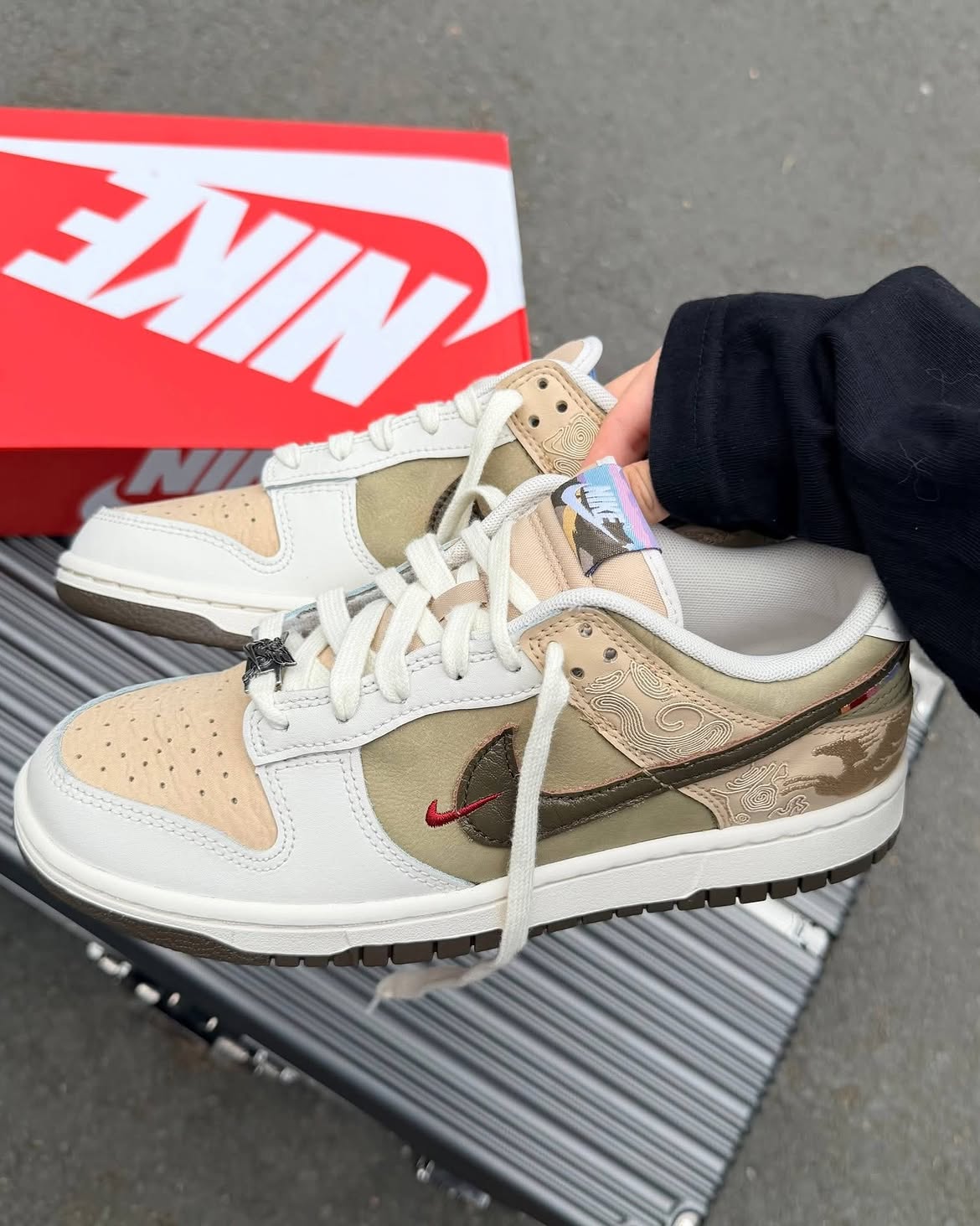 Nike SB Dunk Low SE "LNY" Patterned low Sneakers - Image 7