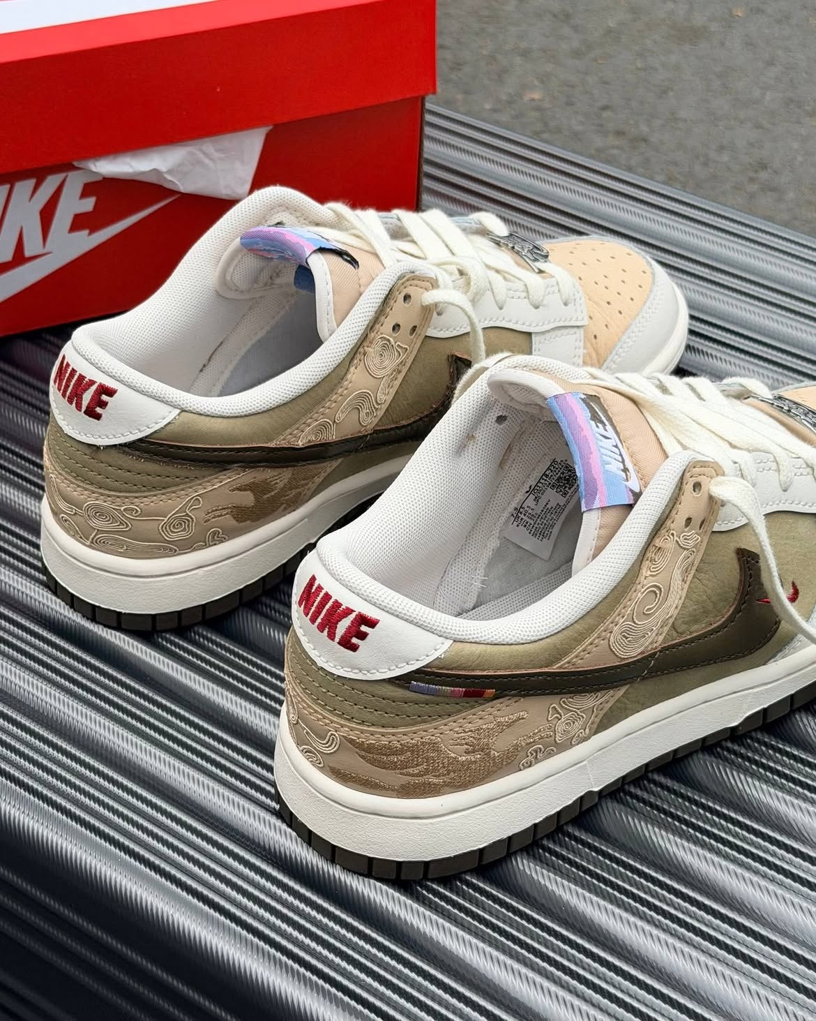 Nike SB Dunk Low SE "LNY" Patterned low Sneakers - Image 8