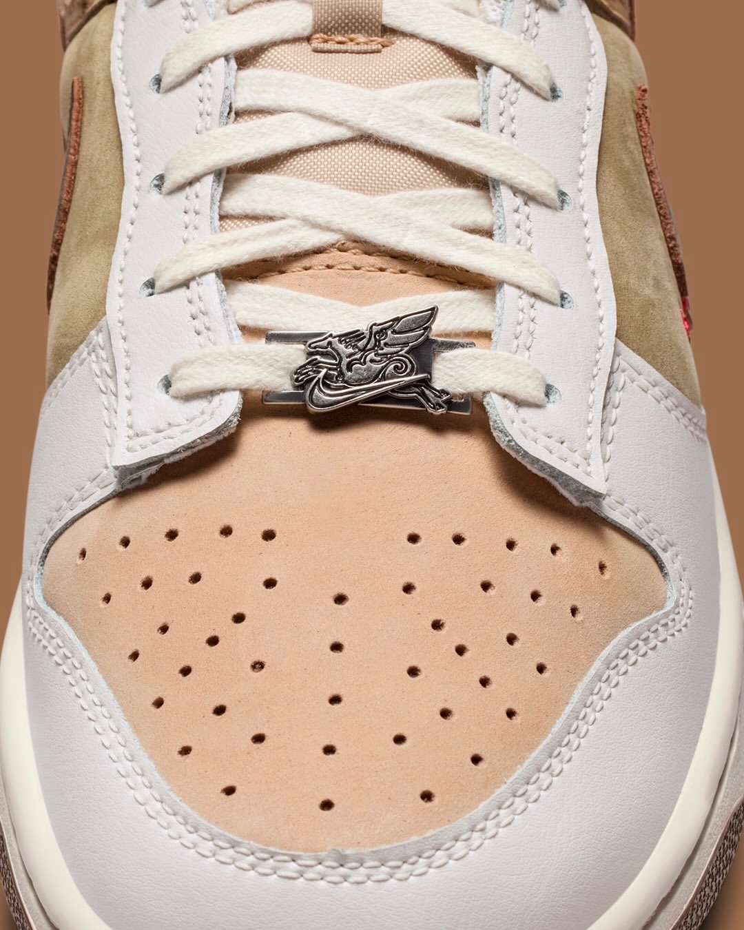 Nike SB Dunk Low SE "LNY" Patterned low Sneakers - Image 2