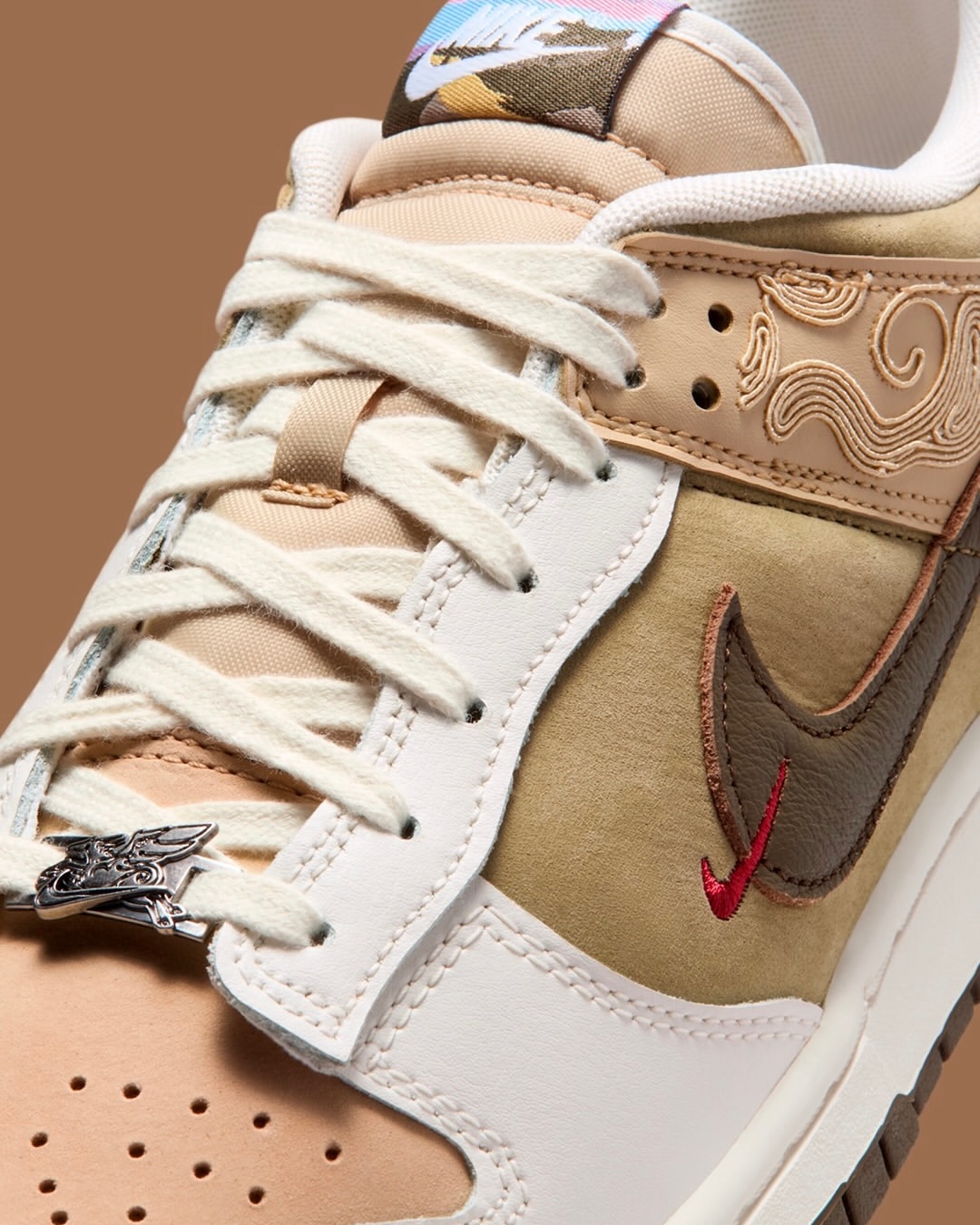 Nike SB Dunk Low SE "LNY" Patterned low Sneakers - Image 3