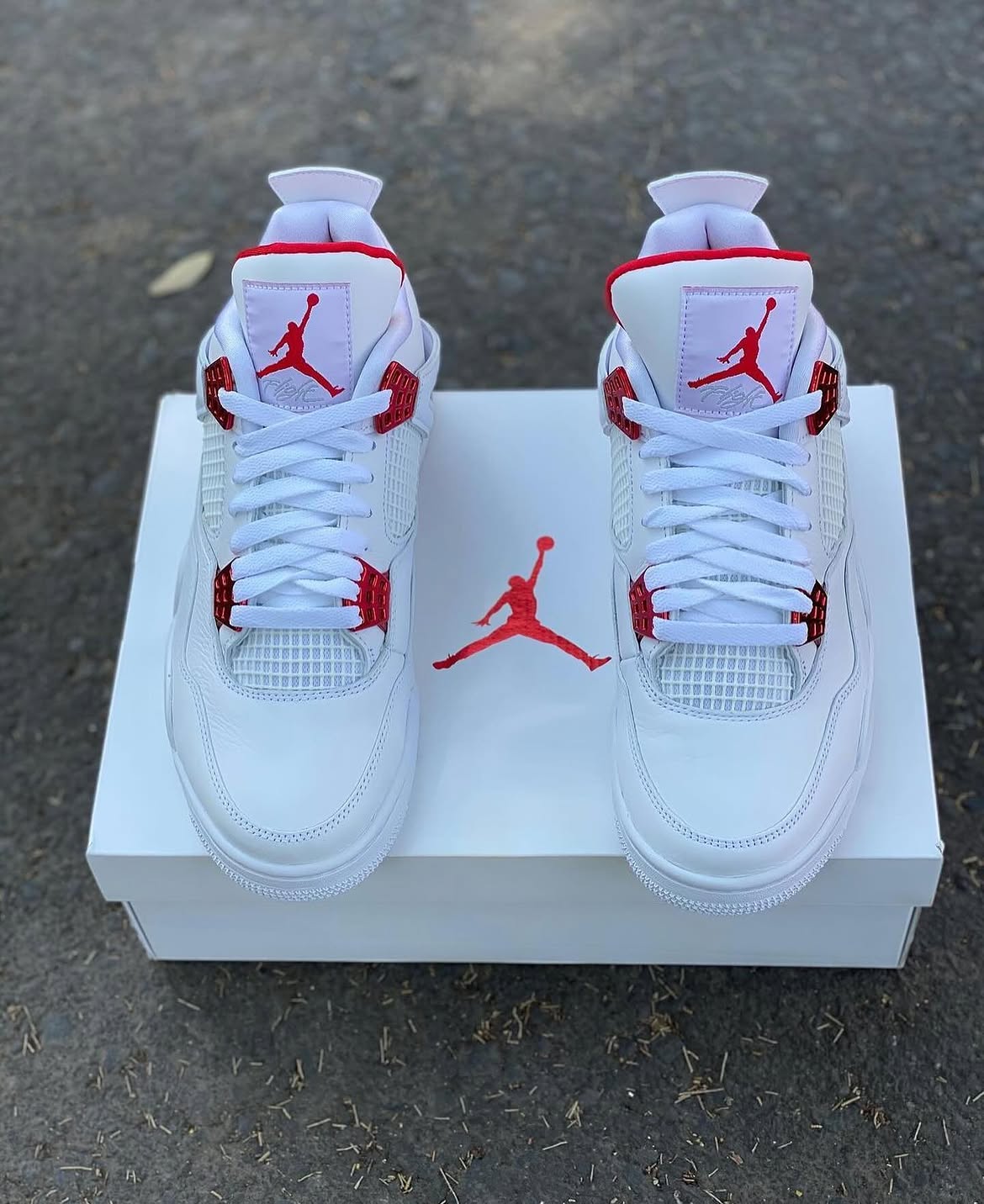 Nike Air Retro 4 Red Metallic Sneaker For Men's - Image 4