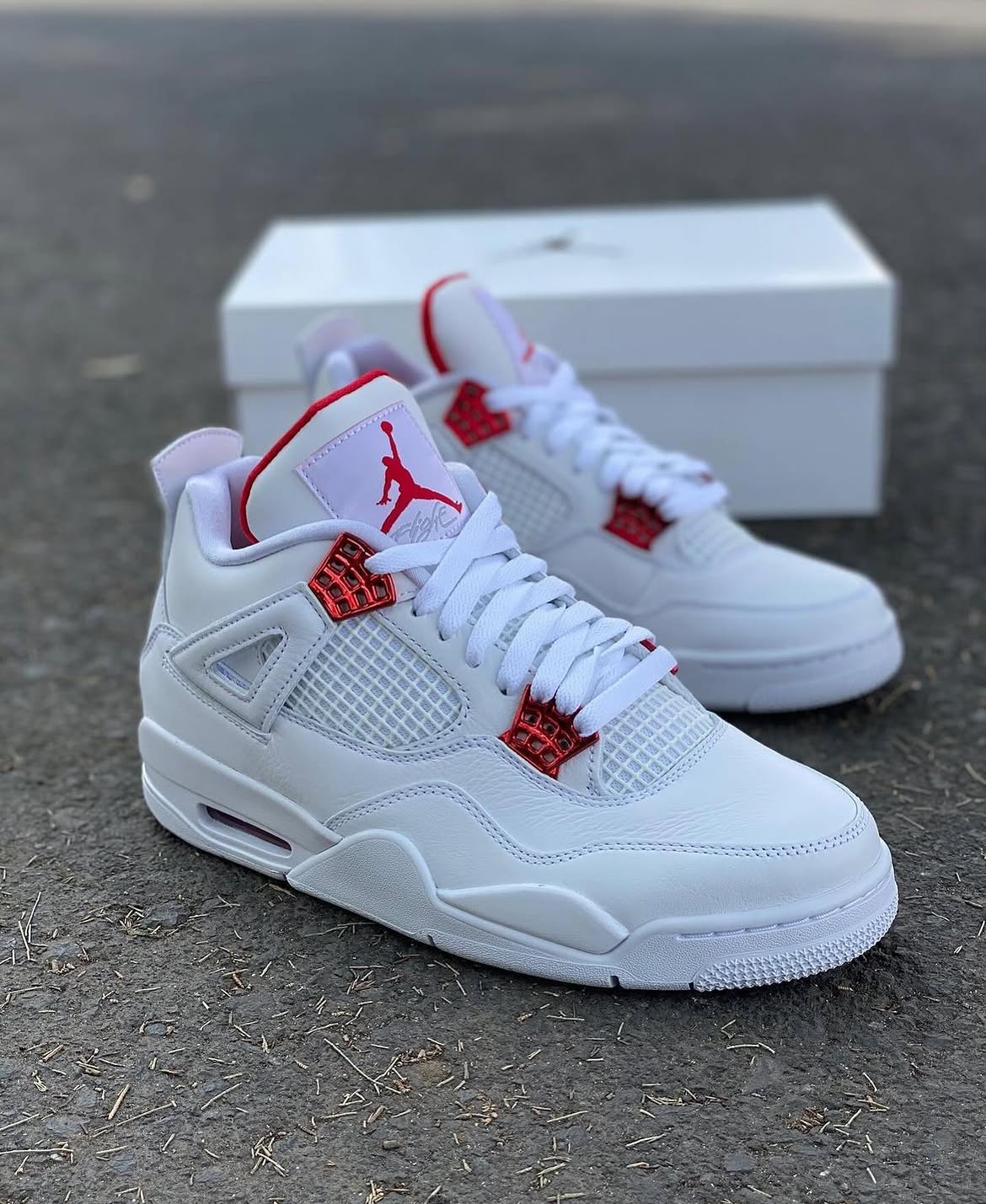 Nike Air Retro 4 Red Metallic Sneaker For Men's - Image 5