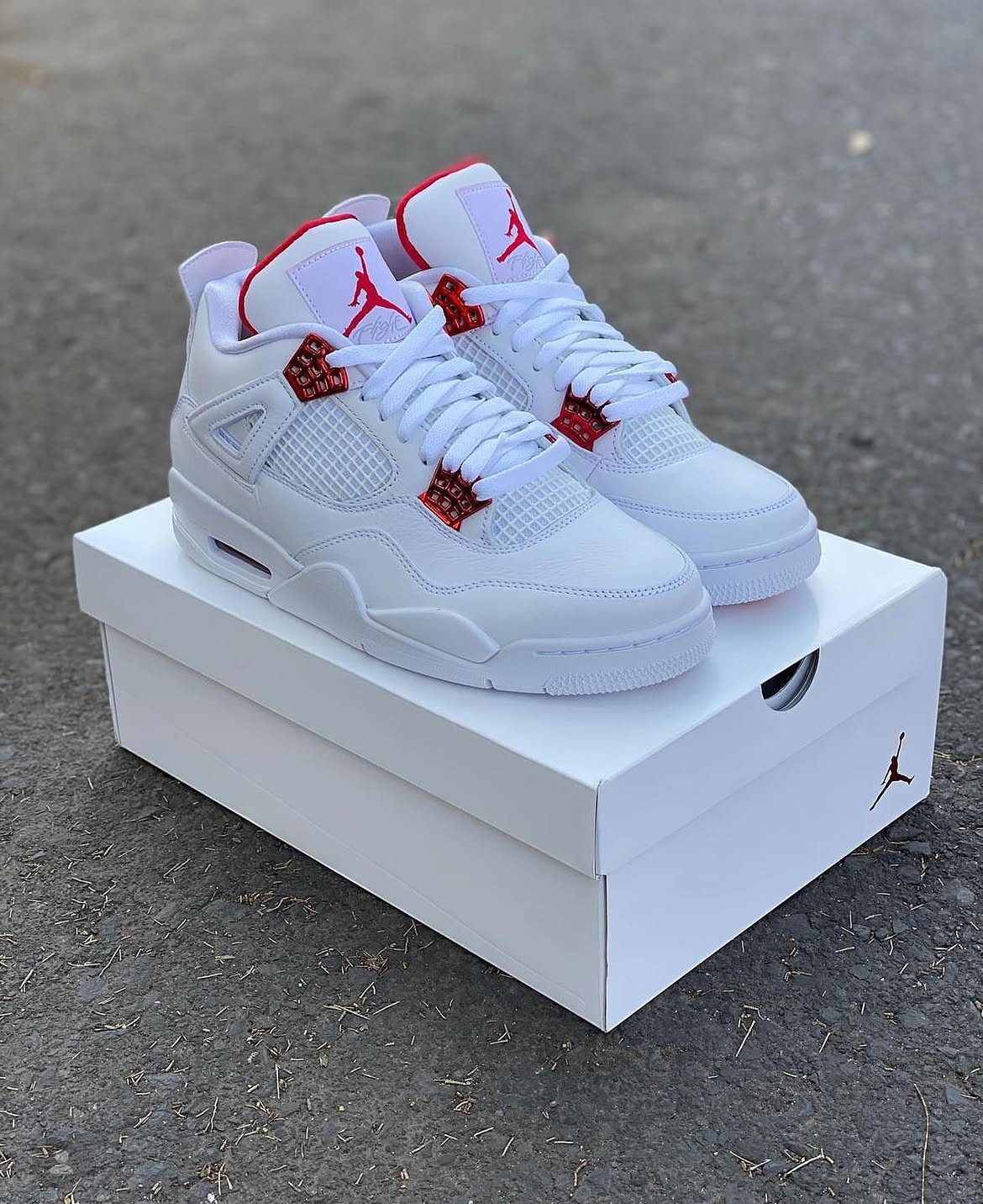 Nike Air Retro 4 Red Metallic Sneaker For Men's - Image 3