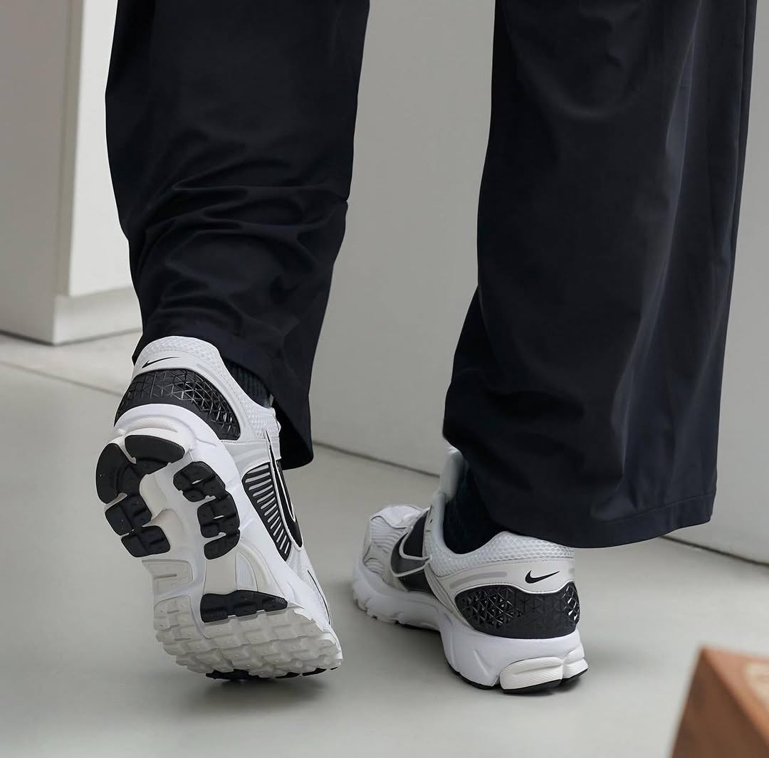 Nike Zoom Vomero 5 White-Black Men's Shoes - Image 6