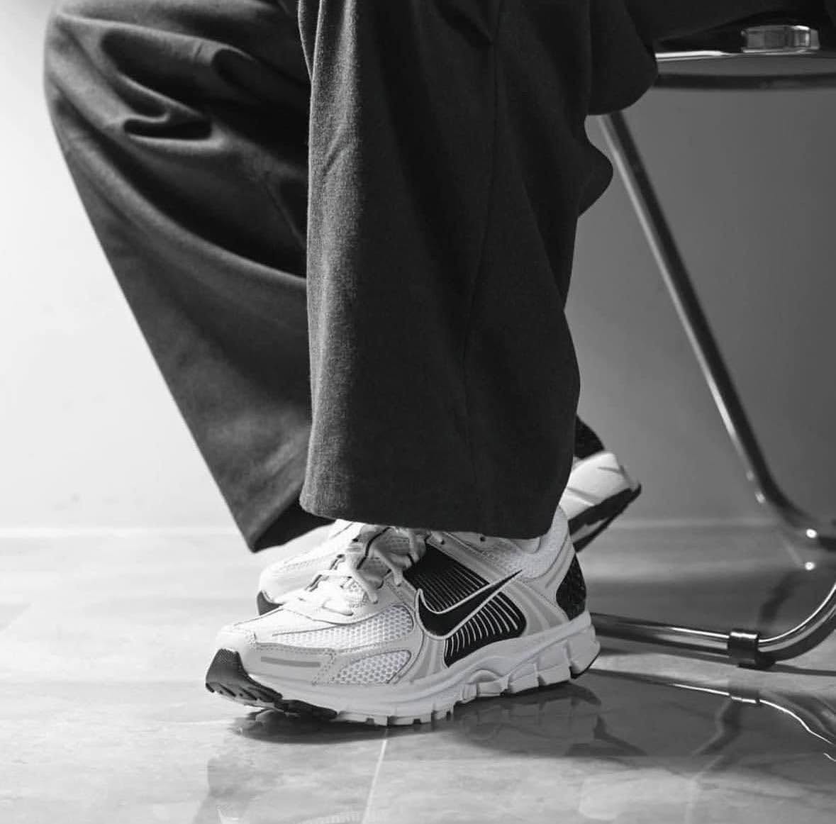 Nike Zoom Vomero 5 White-Black Men's Shoes - Image 7