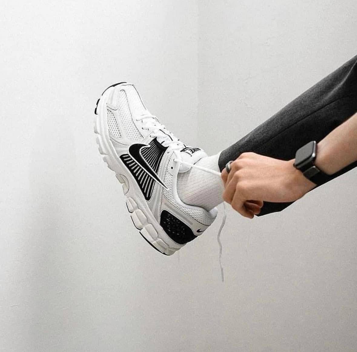 Nike Zoom Vomero 5 White-Black Men's Shoes - Image 2