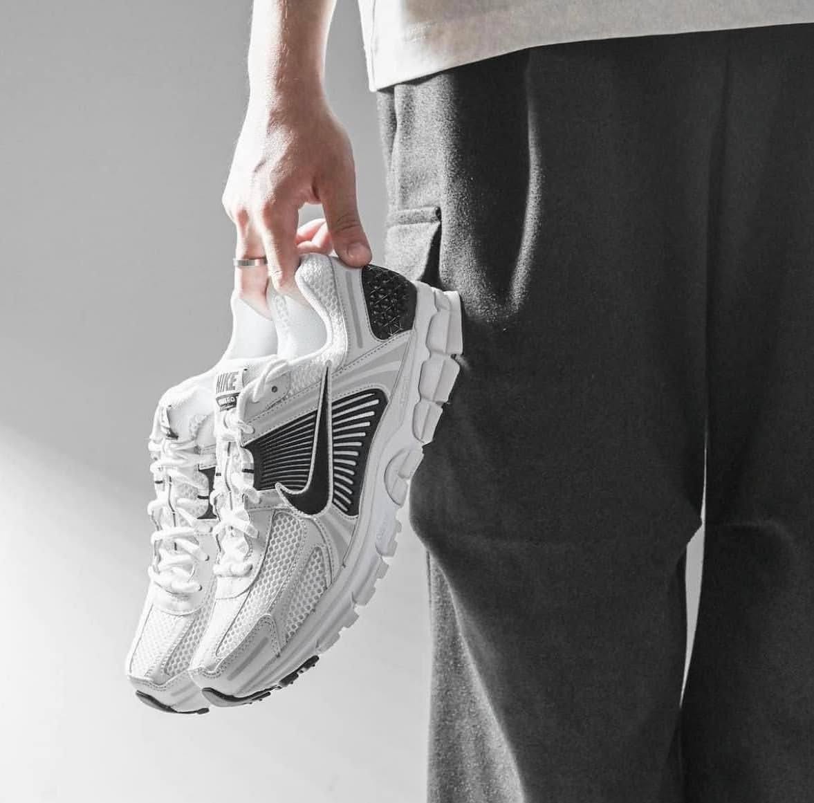 Nike Zoom Vomero 5 White-Black Men's Shoes - Image 4