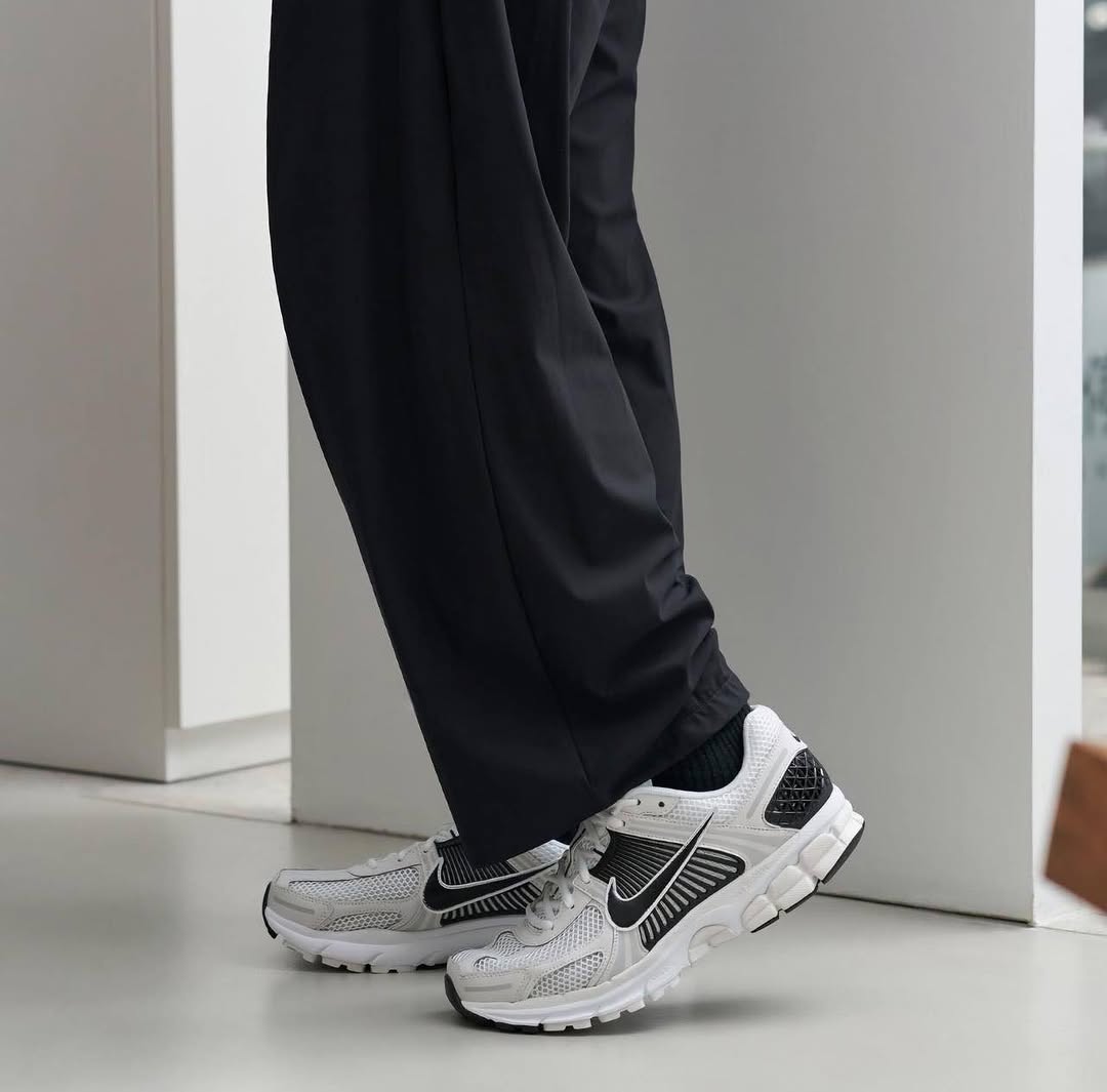 Nike Zoom Vomero 5 White-Black Men's Shoes - Image 5