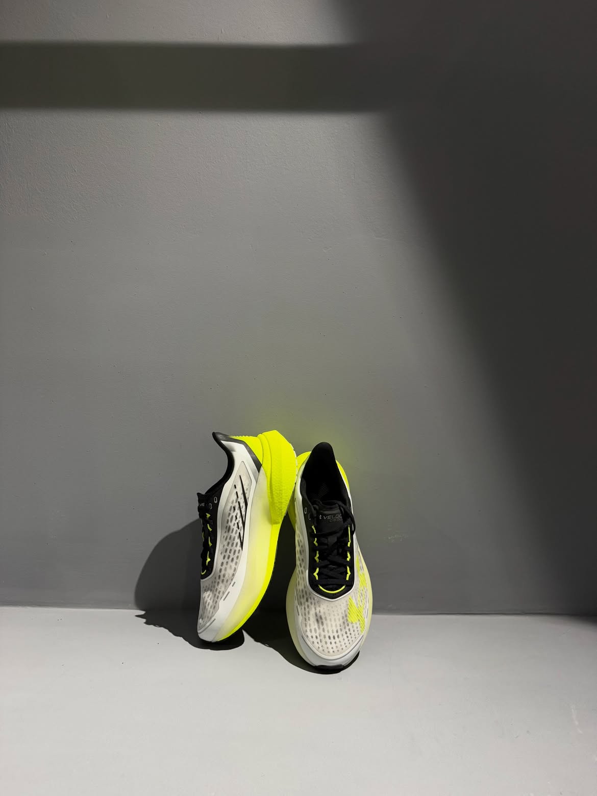 Under Armour velociti Distance Titanium Yellow Grey Running Shoes - Image 7