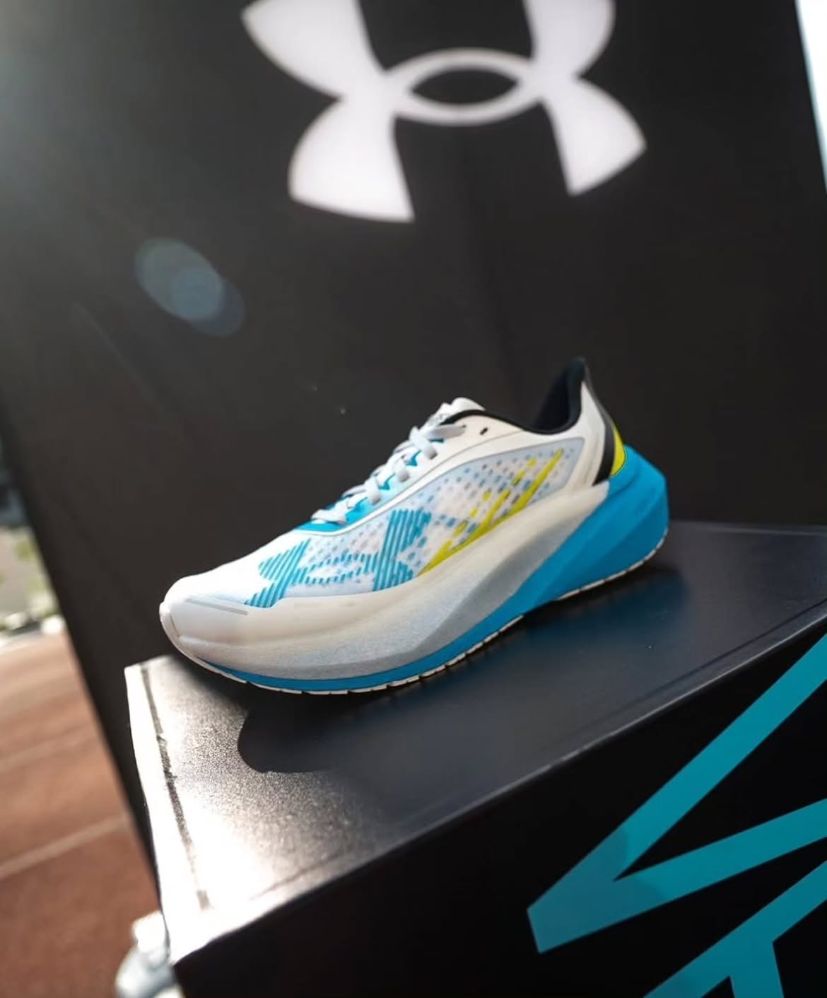 Under Armour Velociti Distance Off-White Blue Running shoes - Image 5