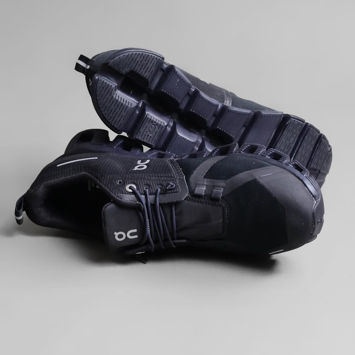 On Cloud 5 Waterproof Midnight Black Comfort Runners - Image 3