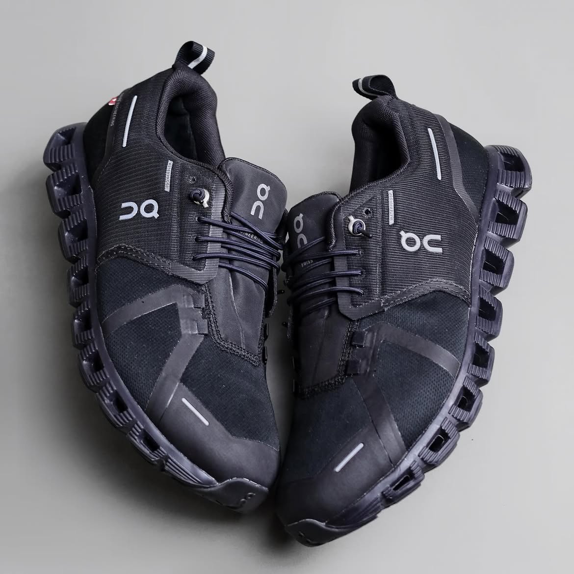 On Cloud 5 Waterproof Midnight Black Comfort Runners - Image 2