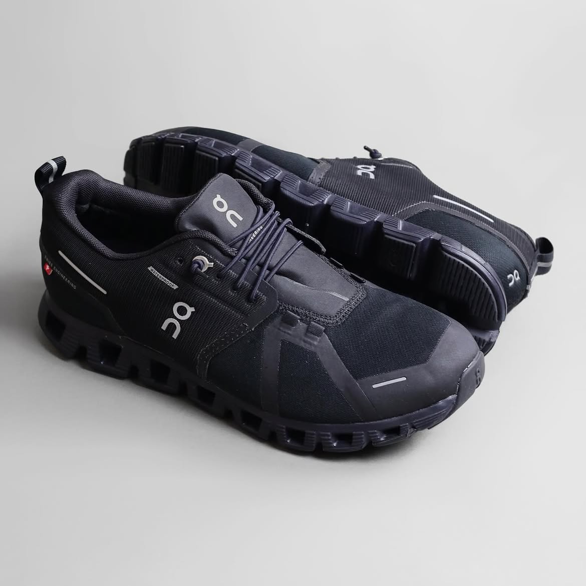 On Cloud 5 Waterproof Midnight Black Comfort Runners - Image 4