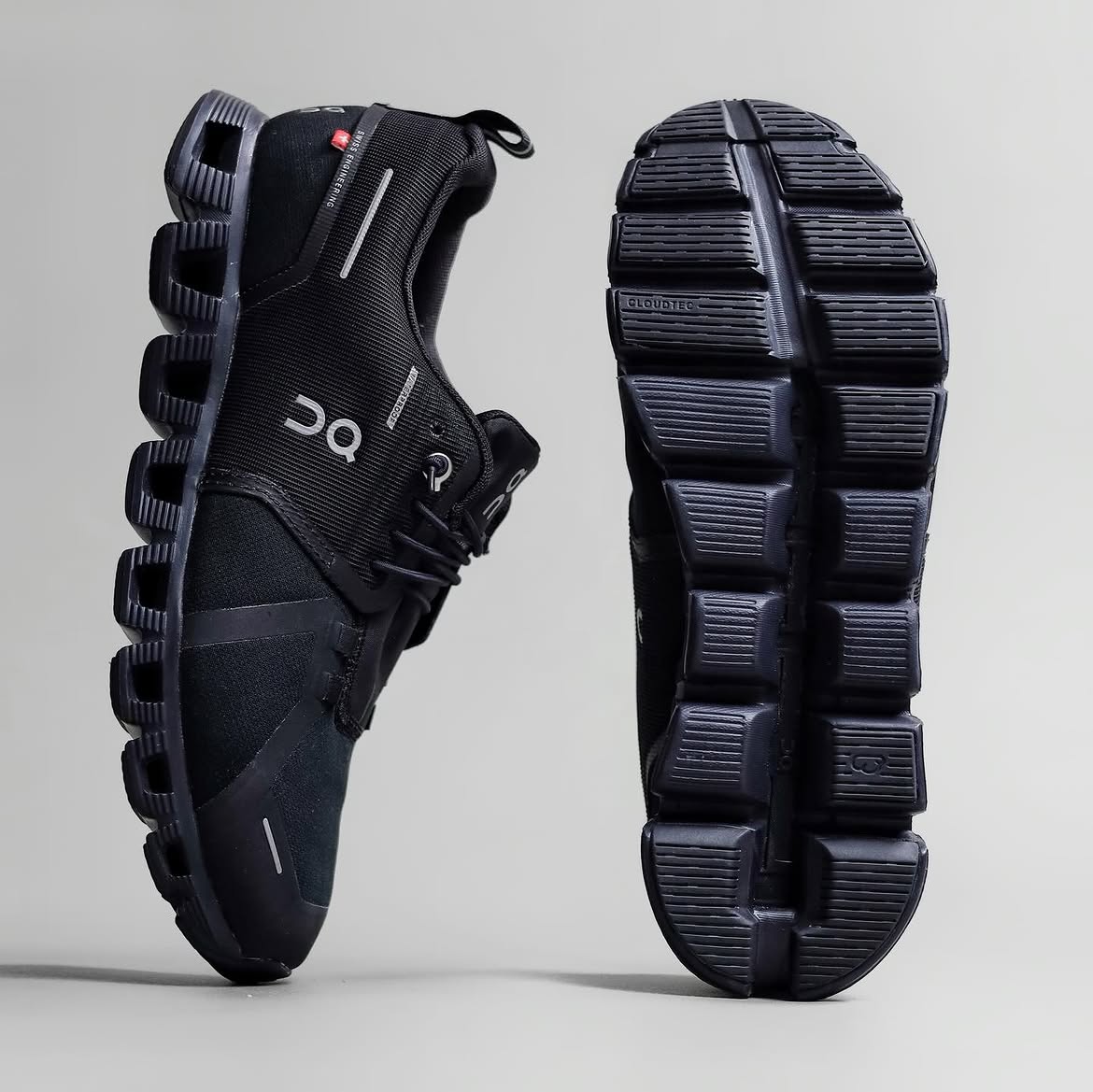 On Cloud 5 Waterproof Midnight Black Comfort Runners - Image 6