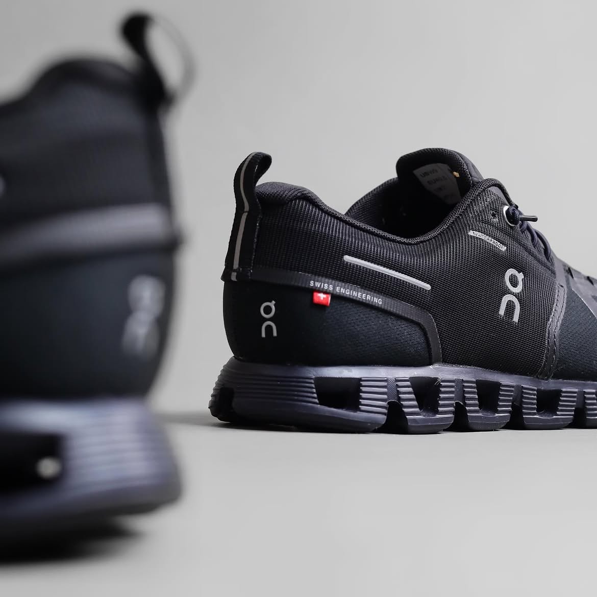 On Cloud 5 Waterproof Midnight Black Comfort Runners - Image 5