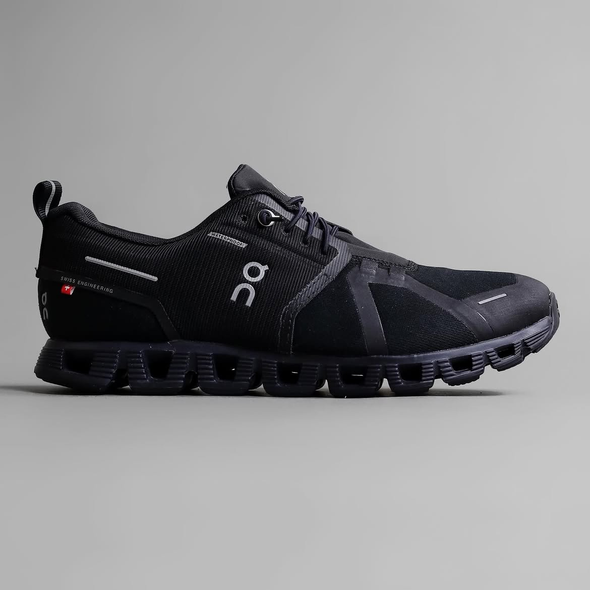 On Cloud 5 Waterproof Midnight Black Comfort Runners - Image 7